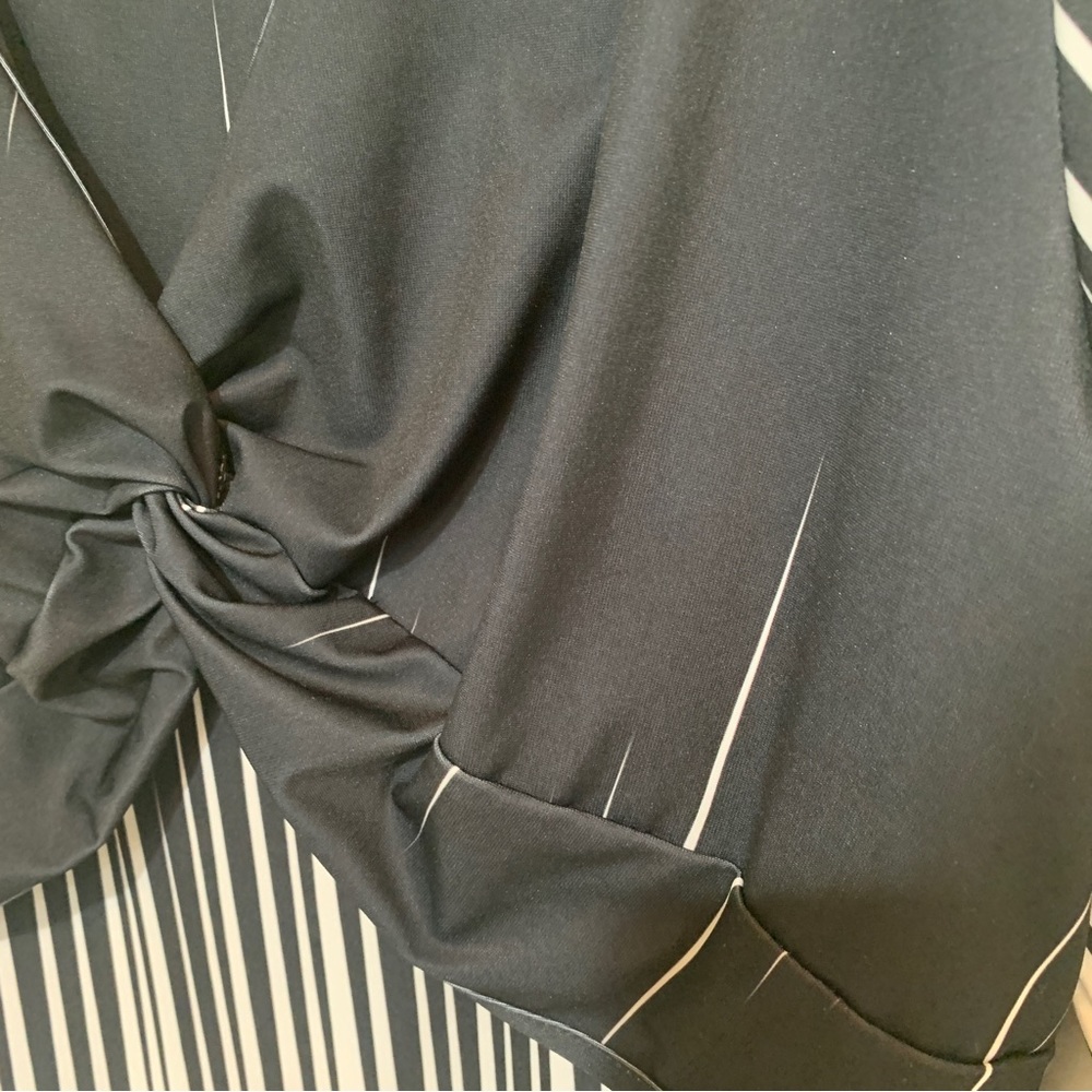 Lilly stretch top new with tags - Picture 9 of 11